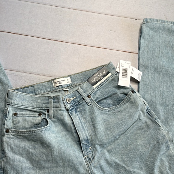 NWT - Abercrombie & Fitch - Curve Love High Rise 90s Relaxed Jean - Picture 6 of 7